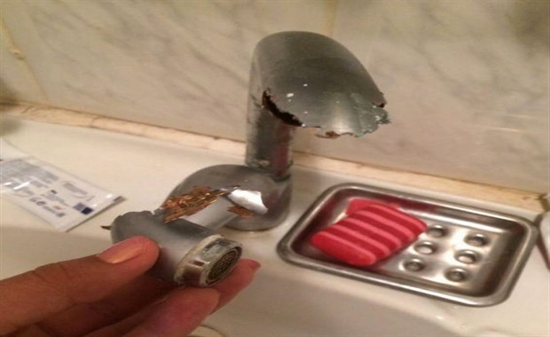 Yok böyle talihsizlik merdivene sıkıştı olanlar oldu - Resim: 3