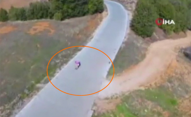 İlk kez drone gören köylü kadın tabana kuvvet kaçtı işte o kayıt - Resim: 2