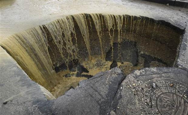 Başkent'te korkutan görüntü! Yol çöktü - Resim: 1