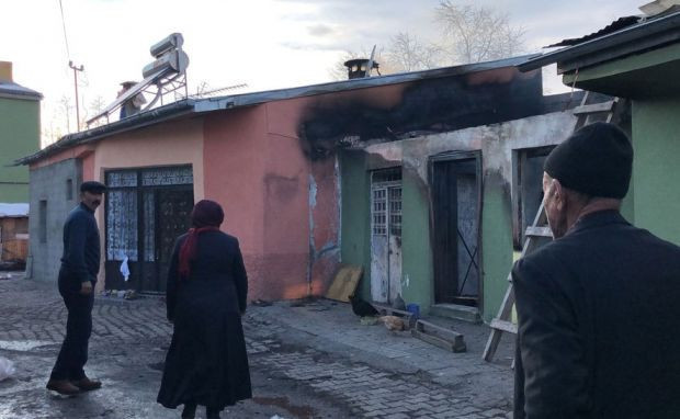 Kars'ta 4 yaşındaki Ceren 7 aylık kardeşini alevlerin arasından kurtardı! - Resim: 0