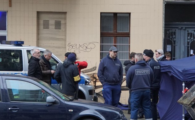 İnternetten partner buldu  grup cinsel ilişki sırasında işkenceyle öldürüldü - Resim: 2