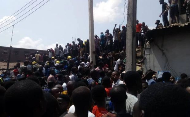 Nijerya'da okul çöktü 100'lerce insan göçük altında - Resim: 1