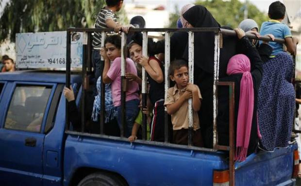 Bomba yağmuruna tutulan Şecaiye'den Filistinliler kaçıyor - Resim: 1
