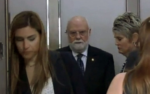 50'ye yakın çocuğu var yıllarca hastalarına kendi sperminden vermiş! - Resim: 1