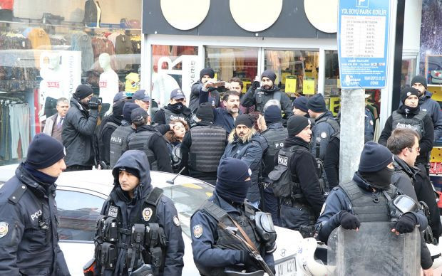 HDP'li milletvekili Saliha Aydeniz, polis memurunun kolunu ısırdı - Resim: 2