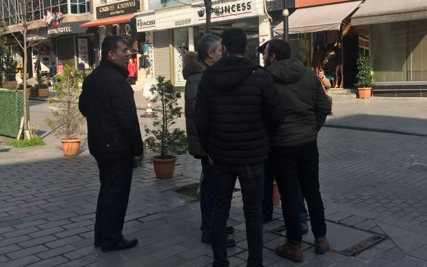 ATM’den para çekmek isteyen Rus turistin 5 bin dolarını çaldılar - Resim: 0