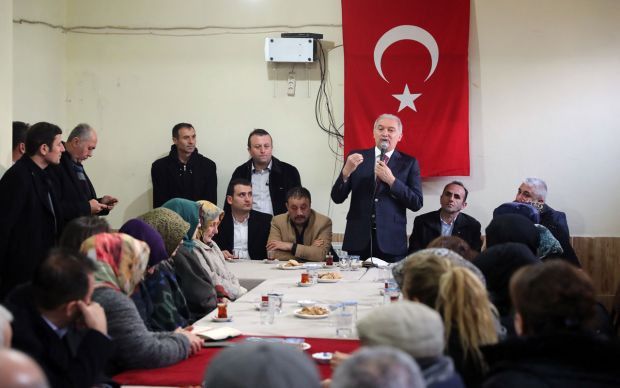 Mevlüt Uysal gençler için ayağa kalktı - Resim: 1