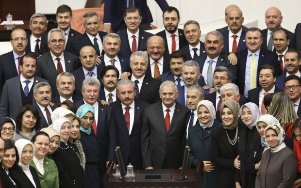 Yeni TBMM Başkanı Mustafa Şentop oldu Mustafa Şentop 336 oy aldı - Resim: 4