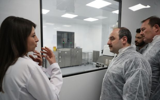 Sanayi ve Teknoloji Bakanı Varank, Türkiye'nin ilk kuduz antiserumu laboratuvarda - Resim: 0