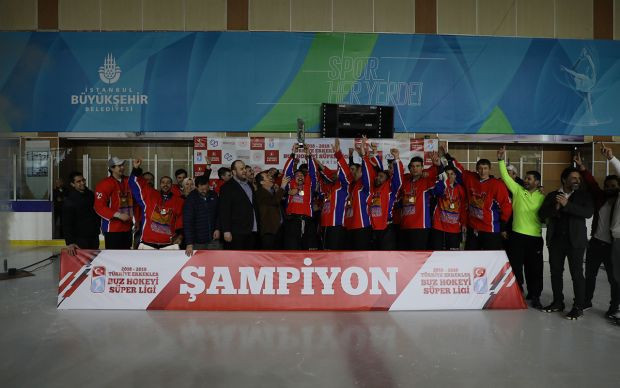 Buz hokeyi erkeklerde şampiyon Zeytinburnu Belediyesi Spor Kulübü oldu - Resim: 0