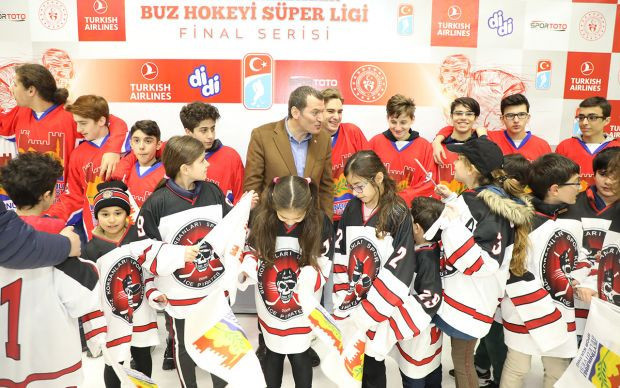 Buz hokeyi erkeklerde şampiyon Zeytinburnu Belediyesi Spor Kulübü oldu - Resim: 4