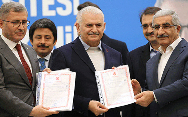 Binali Yıldırım: 2 bin 500 tapu dağıtılmaya başlandı - Resim: 0