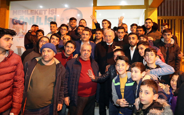 Başkan Uysal'dan gençlere: Havai fişeklerin hepsini bitirmeyin - Resim: 1