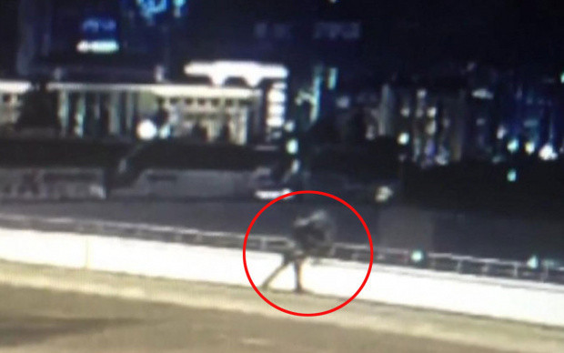 Cani adam tartıştığı eşini 12 metre yükseklikten aşağıya attı! - Resim: 0