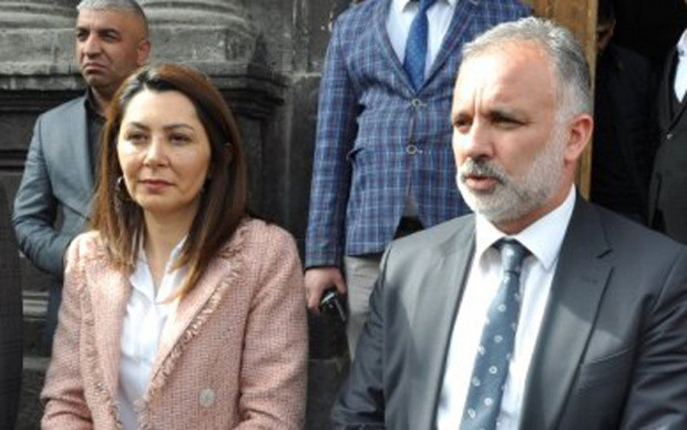 HDP Kars Belediye Eşbaşkanı Ayhan Bilgen mazbatasını aldı - Resim: 0