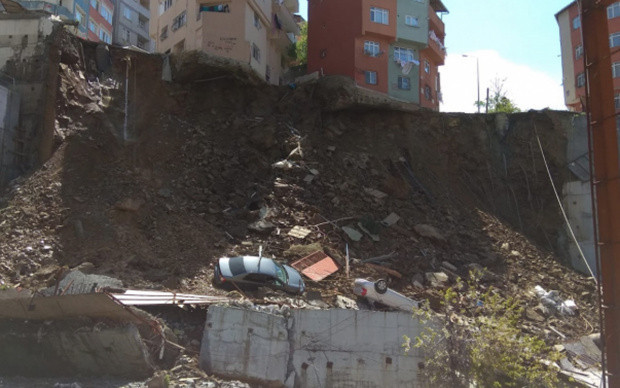 Kağıthane'de canlı yayında çöken binayla ilgili İstanbul Valiliği harekete geçti! - Resim: 0