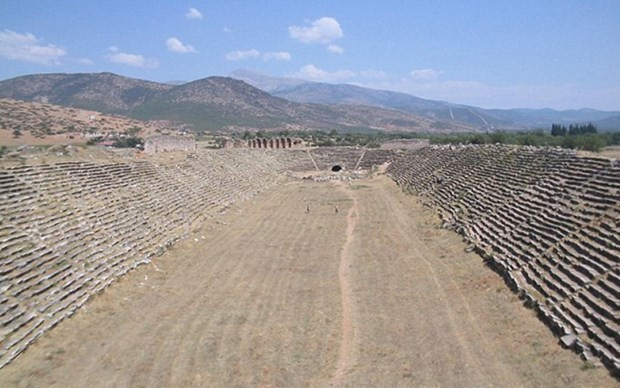 İki bin yıllık kitabeden at yarışı çıktı - Resim: 4