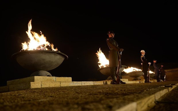 Vatandaşlar Anıtkabir'e akın etti - Resim: 3