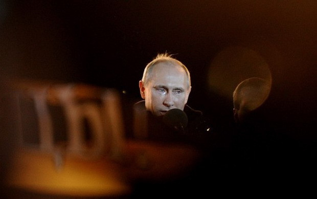 Putin zaferini kutluyor - Resim: 2