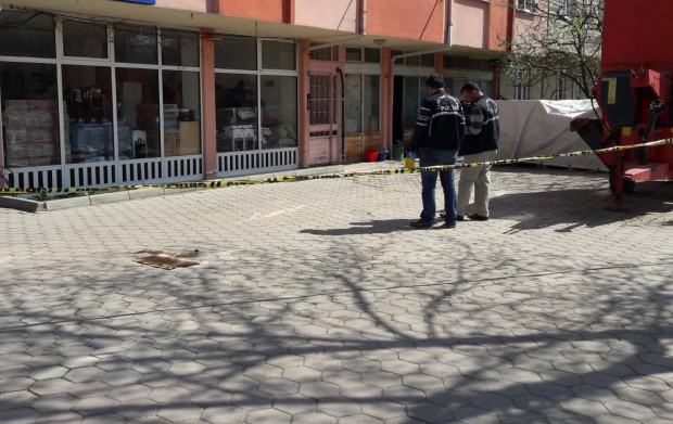 Bursa'da korkunç olay! Tartıştığı abisini bıçaklayıp kaçtı - Resim: 0