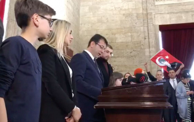 Ekrem İmamoğlu tarifeli uçağa atlayıp gitti duyan gelince izdiham oldu - Resim: 0