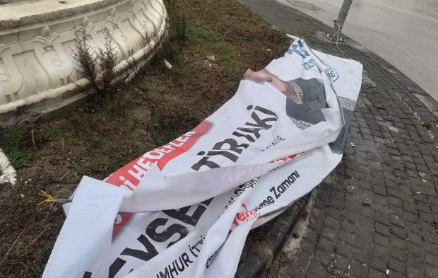 "Yenimahalle Belediye Başkan Adayı Veysel Tiryaki'nin pankartları kesildi" iddiası - Resim: 2