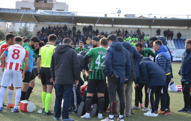 Yeşil sahada korkunç olay! Yürekler ağza geldi - Resim: 0