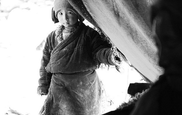 Medeniyetten uzak yaşayan kabile - Resim: 1