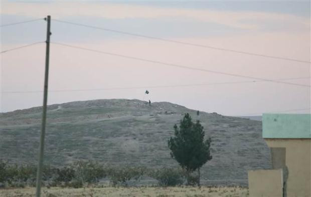 IŞİD'in ele geçirdiği tepeye ağır bombardıman - Resim: 3