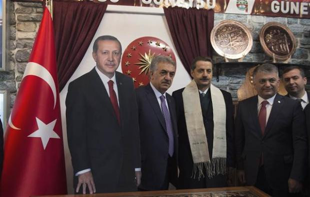 Cumhurbaşkanı Erdoğan'ın maketiyle poz verdiler - Resim: 1