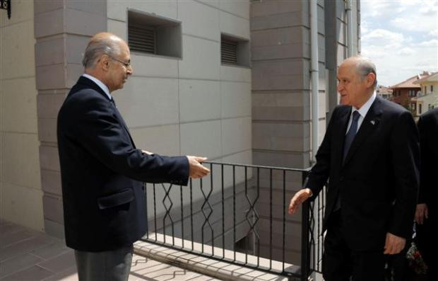 Bahçeli 'çatı aday' turlarına başladı - Resim: 1