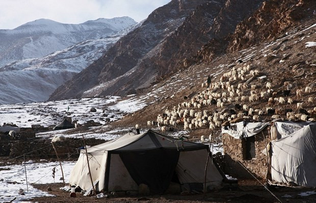 Medeniyetten uzak yaşayan kabile - Resim: 2