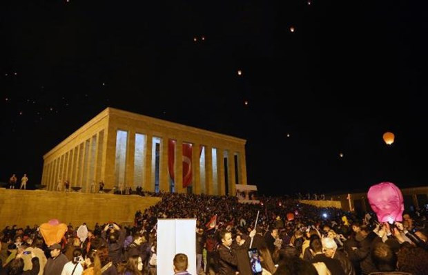 Anıtkabir'de 1915 fener uçuruldu - Resim: 4