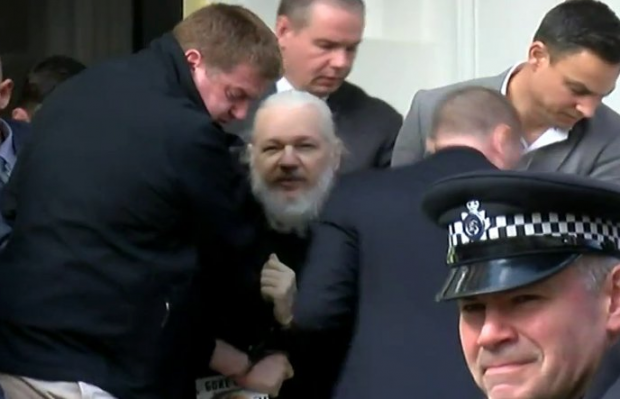 Julian Assange gözaltına alındı! Wikileaks efsanesinin son hali şok etti - Resim: 1