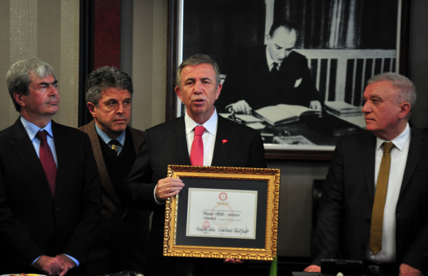 Mansur Yavaş mazbatasını aldı ilk mesajı verdi - Resim: 0