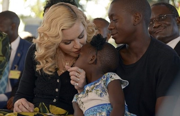 Madonna,evlat edindiği kızının adıyla hastane açtı - Resim: 4