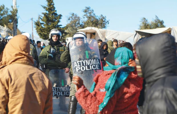 Yunanistan yeni bir greve teslim! Halk sokaklara döküldü - Resim: 0