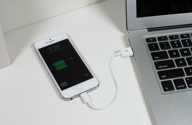 İPhone yeni modeliyle değil yeni kablo modeliyle dönüyor - Resim: 2