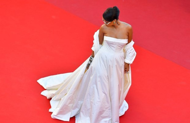 Rihanna her geçen gün kilo alıyor! Ama öyle bir cevap verdi ki - Resim: 2