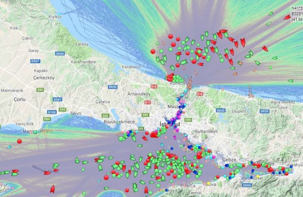 Boğazda sis yüzlerce gemiyi bekletiyor - Resim: 0