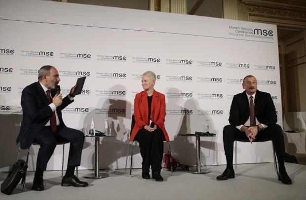 Aliyev ile Paşinyan kamuoyu önünde tartıştı Tarihte bir ilk gerçekleşti - Resim: 0