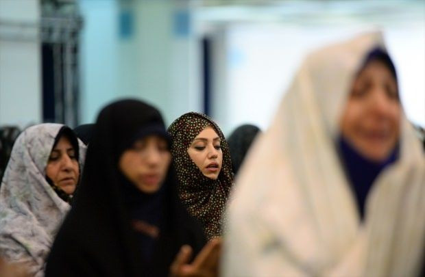 İran Kurban Bayramını bugün kutluyor camiler tıklım tıklım oldu - Resim: 1