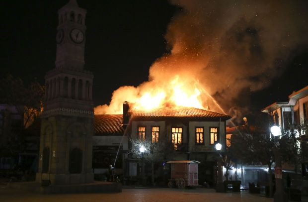 Ankara'da tarihi Hamamönü Çarşısı'ndaki konakta yangın - Resim: 2