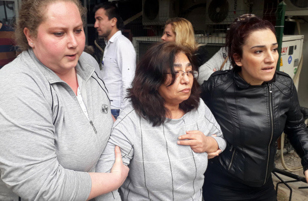 İzmir Tepecik hastanesinde büyük panik! Hastalar camdan tahliye edildi - Resim: 0