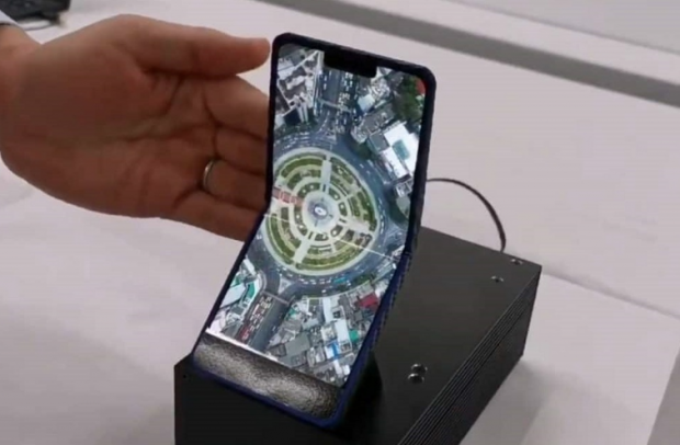 Katlanabilir telefonda bir ilk! Samsung ve Huawei'den çok başka - Resim: 0