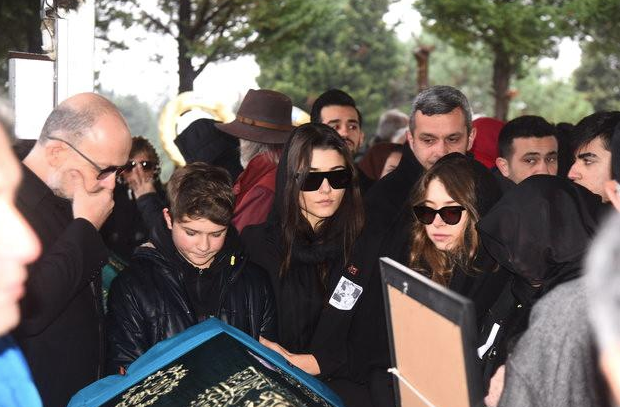 Ünlü sunucu Hande Erçel'e 'bazlama suratlı' diyen Kerimcan Durmaz'a isyan etti - Resim: 3