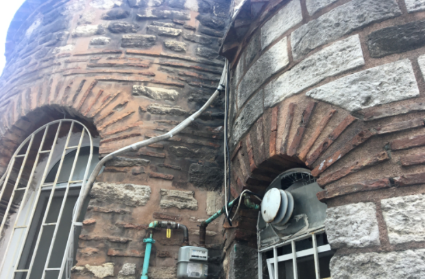 Bu kadar da olmaz! Tarihi camiye kümes yaptılar - Resim: 1