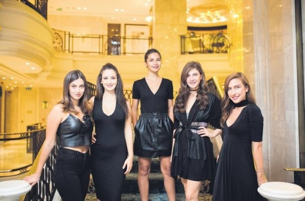 Kırgın Çiçekler dizisinde şok ayrılık ! Güzel oyuncu diziye veda ediyor - Resim: 1