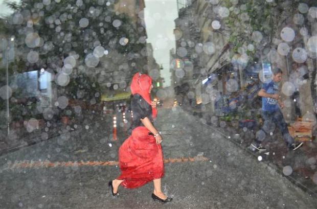 İstanbul'dan ilginç yağmur manzaraları - Resim: 3