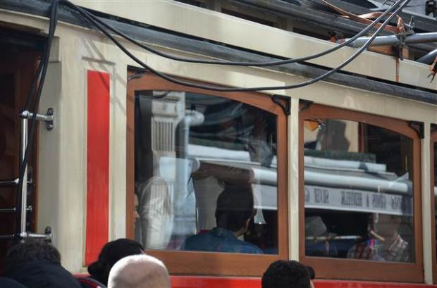 Adriana Lima eylemin ortasında kaldı - Resim: 1